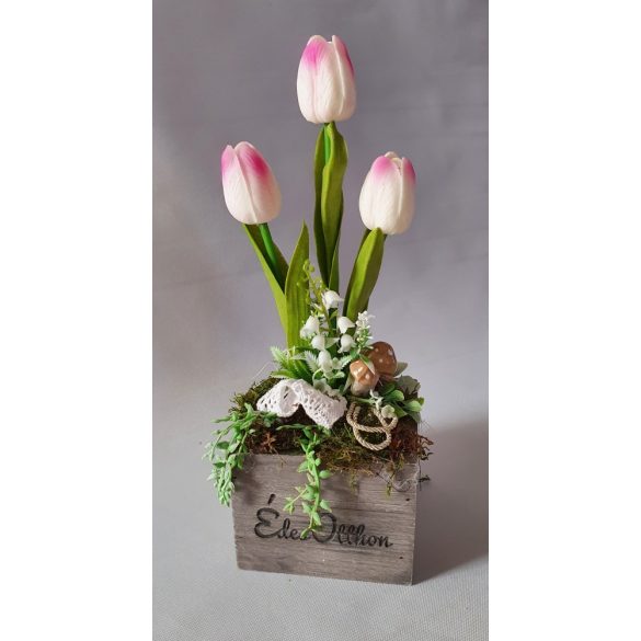 Tavaszi dekoráció, fa dobozban,  rózsaszín tulipánnal, gyöngyvirággal 